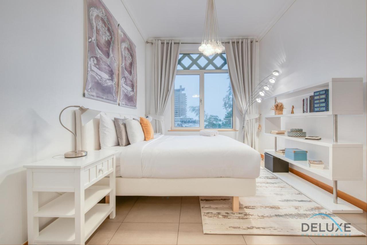 Lively 1 Bedroom At Al Nabat Shoreline 8 Palm Jumeirah By Deluxe Holiday Homes Dubai Bagian luar foto