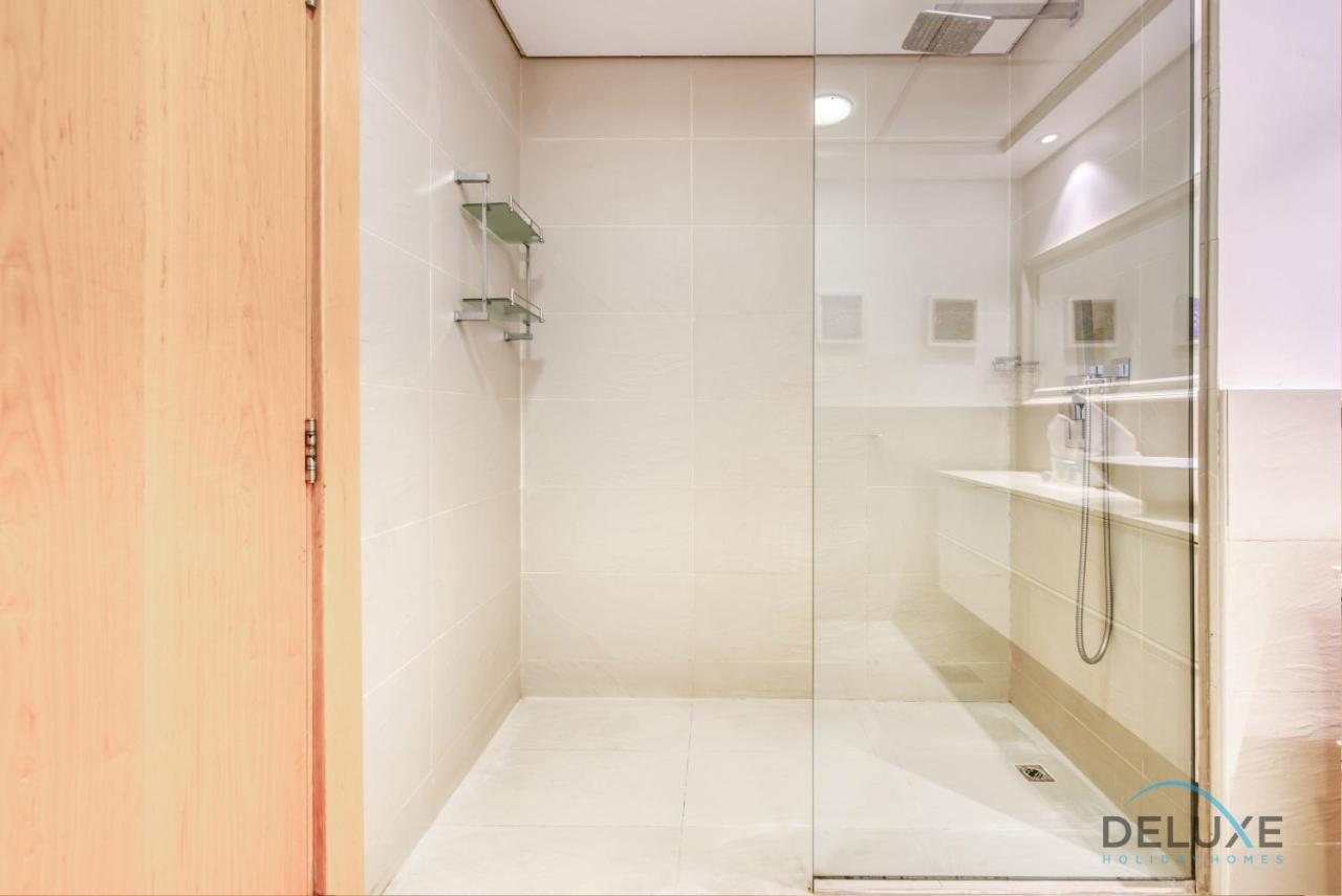 Lively 1 Bedroom At Al Nabat Shoreline 8 Palm Jumeirah By Deluxe Holiday Homes Dubai Bagian luar foto